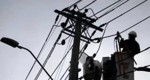 Sistema frontal deja miles de clientes sin luz en Biobío