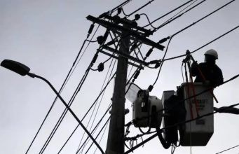 Sistema frontal deja miles de clientes sin luz en Biobío
