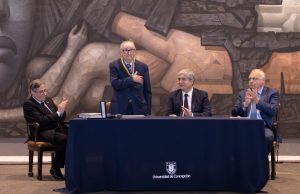 Universidad de Concepción inviste como Profesor Emérito a ex Rector Augusto Parra