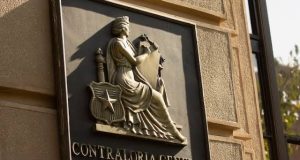 Contraloría cuestiona gasto municipal en celebraciones y anuncia fiscalizaciones