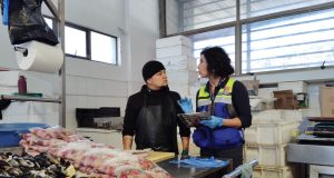 A 330 aumentan fiscalizaciones de autoridad sanitaria a productos del mar en Semana Santa