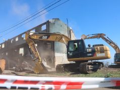 Demolición en Ríos de Chile marca inicio de la reconstrucción tras incendios en Penco
