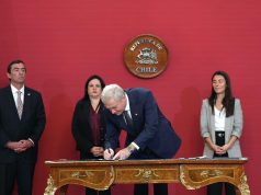 Kast firma proyectos de ley para combatir la violencia escolar