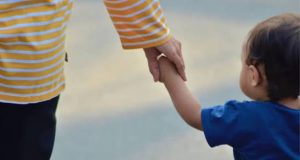 Gobierno reingresa reglamento de la nueva ley de adopciones a Contraloría