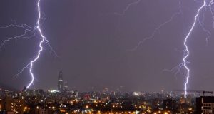 Meteorología emite aviso por probables tormentas eléctricas en Biobío y La Araucanía