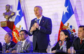 Presidente Kast descarta recortes en alimentación escolar durante encuentro en Concepción