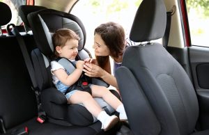 Proyecto eleva sanciones por no usar en autos sistema de retención infantil