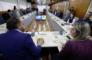 Exponen lineamientos de estrategia Biobío 2050 a gabinete regional