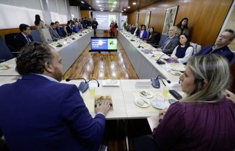 Exponen lineamientos de estrategia Biobío 2050 a gabinete regional