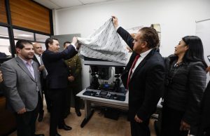 Gore Biobío entrega microscopio de comparación balística a la PDI