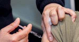 Advierten aumento de atenciones respiratorias en adultos mayores