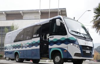 Entregan nuevo bus municipal para apoyar a organizaciones sociales de Chiguayante