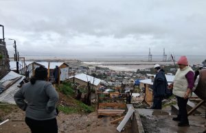 En el despliegue ante sistema frontal Serviu notifica a 13 familias en zona de riesgo