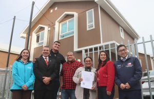 188 familias reciben escrituras de sus viviendas en San Pedro de la Paz