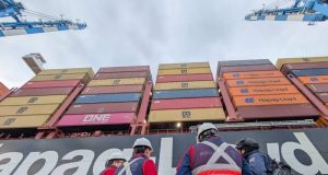 Aduanas y Armada realizan operativo de fiscalización en buque mercante en puerto de San Vicente