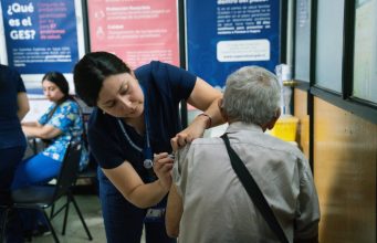Hospitalizaciones por causa respiratoria muestran un aumento en las personas de 65 años y más