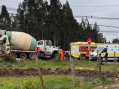 Dos personas mueren tras violenta colisión frontal entre camión y camioneta en Los Álamos