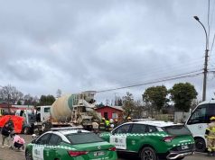 Dos personas mueren tras violenta colisión frontal entre camión y camioneta en Los Álamos