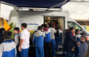Bibliomóvil inicia ruta rural para acercar la lectura a comunidades del Biobío