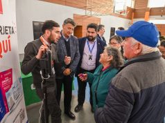 Adultos mayores de Chiguayante reciben tarjetas para nuevo sistema de recaudo electrónico