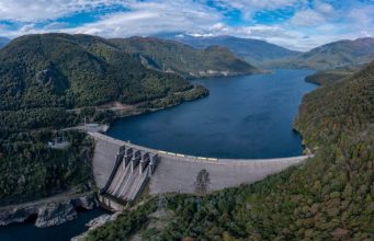 Central Pangue inicia maniobras de vertimiento por alto nivel del embalse: advierten posibles variaciones en el caudal del Biobío