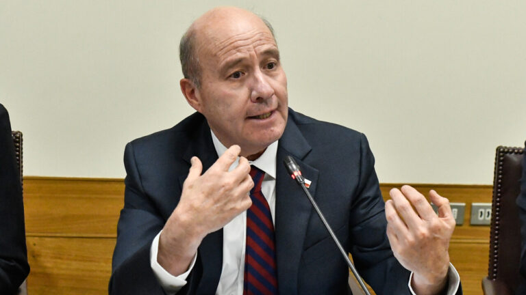 quiroz-pide-cuidado-estudiantes-endeudan-carreras-donde-hay-menos-futuro-e1781132264520-768x432