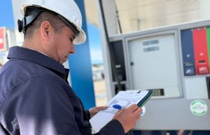 Fiscalización en Hualpén verifica que surtidores entreguen el volumen de combustible que pagan los clientes