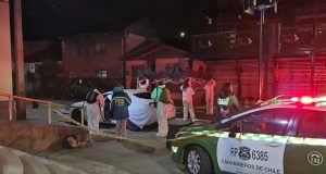 Hombre de 24 años muere tras ataque a balazos dentro de un automóvil en Coronel