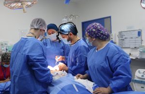 Hospital San José de Coronel realiza primera reconstrucción mamaria tras años de espera de paciente