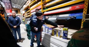 Continúan las postulaciones a Tarjeta Banco de Materiales para jefas de hogar