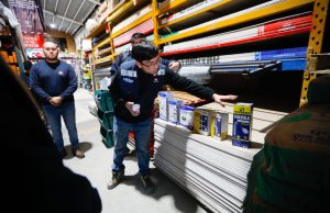 Continúan las postulaciones a Tarjeta Banco de Materiales para jefas de hogar