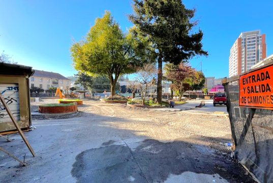 Alcalde de Concepción critica duramente a empresa por nuevo retraso en Plaza Perú