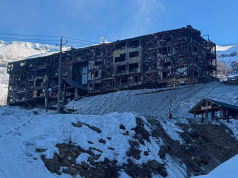 Declaran pérdida completa de Hotel Alto Nevados y comienza investigación para determinar su origen