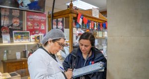 Casi 8 toneladas de alimentos decomisados registra la autoridad sanitaria en fiscalizaciones por Fiestas Patrias