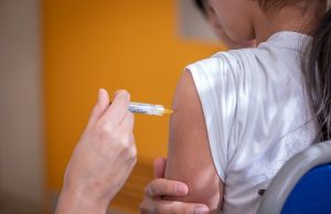 Vacunación escolar en Biobío alcanza un 76% de avance a dos meses de iniciada la campaña