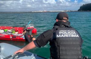 Rescatan a una persona tras caída al mar en la Bahía de Concepción y buscan a un desaparecido