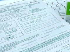 Contraloría detecta que 7.207 funcionarios públicos viajaron al extranjero con licencia médica en 2025