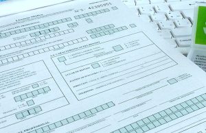 Contraloría detecta que 7.207 funcionarios públicos viajaron al extranjero con licencia médica en 2025