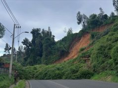 Derrumbe de cerro bloquea carretera Fernando Maira en Lota