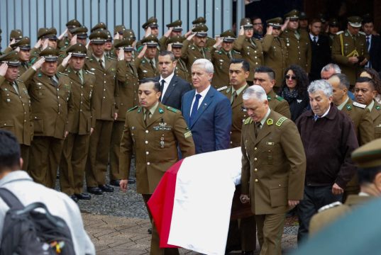 Presidente Kast participa en funeral del sargento Jaime Urrea en Los Ángeles