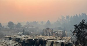 Megaincendio en Penco y Tomé suma 21 víctimas fatales: único imputado fue reformalizado