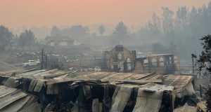 Megaincendio en Penco y Tomé suma 21 víctimas fatales: único imputado fue reformalizado