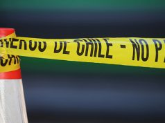Hombre muere atropellado por automóvil que volcó en Coronel: caminaba junto a sus dos hijos
