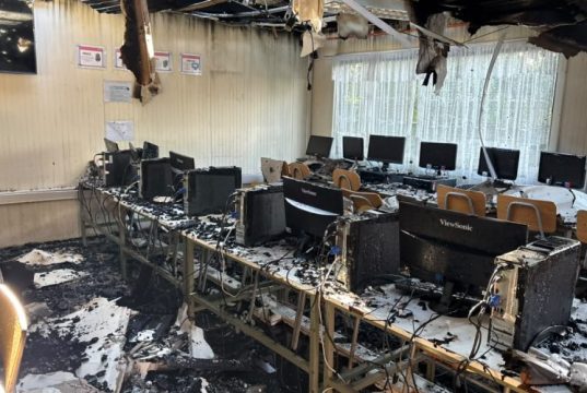 Incendio destruye el 95% del CEIA Paul Percival Harris: buscan reubicar a estudiantes