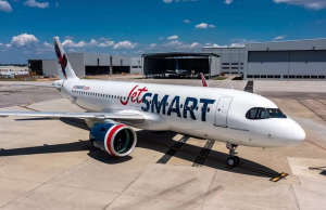 SERNAC cita a declarar a JetSMART tras cancelación de rutas y reclamos de pasajeros